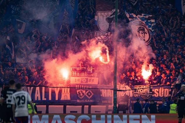 2. Fußball-Bundesliga: Hamburger SV vs. SSV Ulm 1846; 10.05.25 Jubel Torjubel bei den Fans vom Hamburger SV nach dem 1:1 Ausgleich 2. Fußball-Bundesliga: Hamburger SV vs. SSV Ulm 1846, Volksparkstadion am 10.05.25