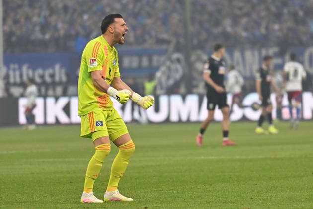 GER; 2. FBL,, Hamburger SV vs SSV Ulm 1846 10.05.2025, Volksparkstadion, Hamburg, GER; 2. FBL, Hamburger SV vs SSV Ulm 1846 im Bild Ludovit Reis (Hamburg 14) schiesst das Tor zum 1-1 fuer Hamburg und Torhueter Daniel Heuer Fernandes (Hamburg 01) jubelt.