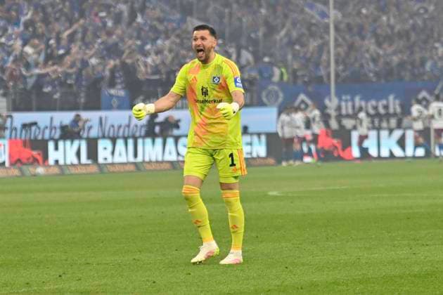 GER; 2. FBL,, Hamburger SV vs SSV Ulm 1846 10.05.2025, Volksparkstadion, Hamburg, GER; 2. FBL, Hamburger SV vs SSV Ulm 1846 im Bild Ludovit Reis (Hamburg 14) schiesst das Tor zum 1-1 fuer Hamburg und Torhueter Daniel Heuer Fernandes (Hamburg 01) jubelt.