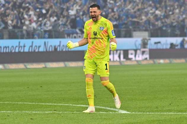 GER; 2. FBL,, Hamburger SV vs SSV Ulm 1846 10.05.2025, Volksparkstadion, Hamburg, GER; 2. FBL, Hamburger SV vs SSV Ulm 1846 im Bild Ludovit Reis (Hamburg 14) schiesst das Tor zum 1-1 fuer Hamburg und Torhueter Daniel Heuer Fernandes (Hamburg 01) jubelt.