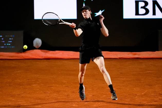 Internazionali BNL D Italia 2025 - Day Six Jannik Sinner of Italy in action against Mariano Navone of Argentina during the Internazionali BNL d™Italia day six at Foro Italico on May 10, 2025 in Rome, Italy. Rome Foro Italico Lazio Italy Copyright: xGiuseppexMaffiax IBI_SinnerNavone_100525_BRU4183