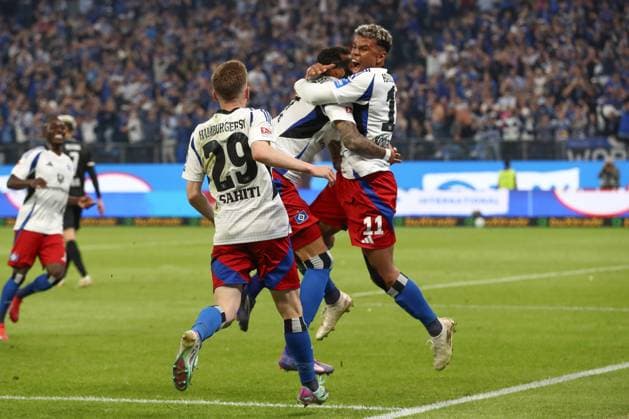 10.05.2025, xtgx, Fussball - 2.Bundesliga, Hamburger SV - SSV Ulm 1846 emspor, v.l. Jubel nach dem 2:1 durch Ransford Yeboah Koenigsdoerffer (HSV, 11) (DFL DFB REGULATIONS PROHIBIT ANY USE OF PHOTOGRAPHS as IMAGE SEQUENCES and or QUASI-VIDEO) Hamburg