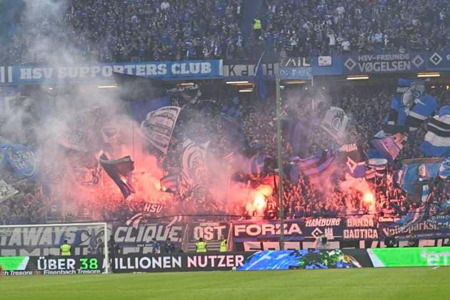 GER; 2. FBL,, Hamburger SV vs SSV Ulm 1846 10.05.2025, Volksparkstadion, Hamburg, GER; 2. FBL, Hamburger SV vs SSV Ulm 1846 im Bild der Hamburger Fanblock vor Spielbeginn Choreografie