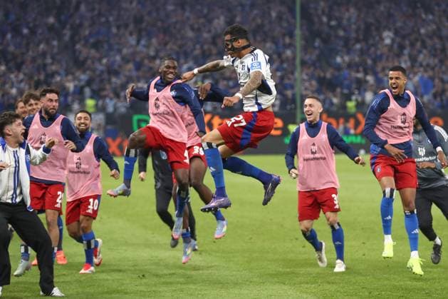 10.05.2025, xtgx, Fussball - 2.Bundesliga, Hamburger SV - SSV Ulm 1846 emspor, v.l. Jubel nach dem 3:1 durch Davie Selke (HSV, 27) (DFL DFB REGULATIONS PROHIBIT ANY USE OF PHOTOGRAPHS as IMAGE SEQUENCES and or QUASI-VIDEO) Hamburg