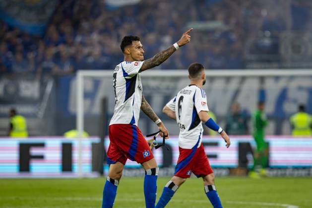 2. Fußball-Bundesliga: Hamburger SV vs. SSV Ulm 1846; 10.05.25 Davie Selke (Hamburger SV, Nr. 27) gestikuliert 2. Fußball-Bundesliga: Hamburger SV vs. SSV Ulm 1846, Volksparkstadion am 10.05.25