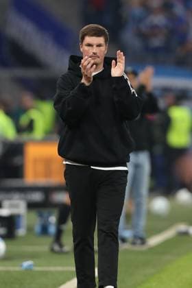 10.05.2025, xtgx, Fussball - 2.Bundesliga, Hamburger SV - SSV Ulm 1846 emspor, v.l. Merlin Polzin (HSV, Trainer) gibt Anweisungen, gestikuliert mit den Armen, gesticulate, gives instructions (DFL DFB REGULATIONS PROHIBIT ANY USE OF PHOTOGRAPHS as IMAGE SEQUENCES and or QUASI-VIDEO) Hamburg