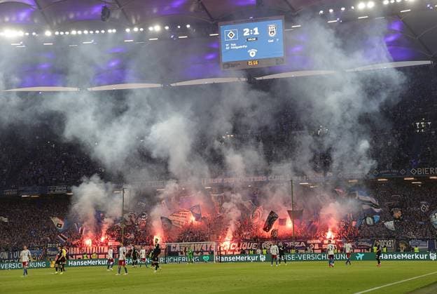 Jubel mit Pyro nach dem 2-1 Fussball, Herren, Saison 2024 2025, 2.BL, Volksparkstadion, Hamburger SV, 33.Spieltag, HSV-SSV Ulm DFL REGULATIONS PROHIBIT ANY USE OF PHOTOGRAPHS AS IMAGE SEQUENCES AND OR QUASI-VIDEO.