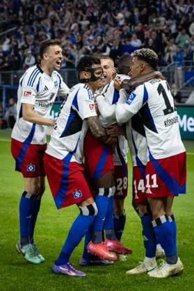 2. Fußball-Bundesliga: Hamburger SV vs. SSV Ulm 1846; 10.05.25 Jubel Torjubel bei Team Hamburger SV) nach dem Treffer zum 4:1 2. Fußball-Bundesliga: Hamburger SV vs. SSV Ulm 1846, Volksparkstadion am 10.05.25