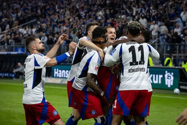 2. Fußball-Bundesliga: Hamburger SV vs. SSV Ulm 1846; 10.05.25 Jubel Torjubel bei Team Hamburger SV) nach dem Treffer zum 4:1 2. Fußball-Bundesliga: Hamburger SV vs. SSV Ulm 1846, Volksparkstadion am 10.05.25