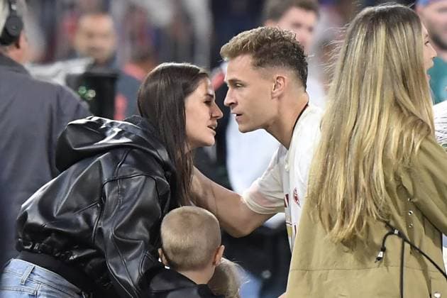 10.05.2025, xemx, Fussball 1.Bundesliga, FC Bayern Muenchen - Borussia Mönchengladbach v.l. Joshua Kimmich (FC Bayern Muenchen) küsst seine Frau Lina (DFL DFB REGULATIONS PROHIBIT ANY USE OF PHOTOGRAPHS as IMAGE SEQUENCES and or QUASI-VIDEO) Muenchen *** 10 05 2025, xemx, Soccer 1 Bundesliga, FC Bayern Muenchen Borussia Mönchengladbach v l Joshua Kimmich FC Bayern Muenchen kisses his wife Lina DFL DFB REGULATIONS PROHIBIT ANY USE OF PHOTOGRAPHS as IMAGE SEQUENCES and or QUASI VIDEO Muenchen