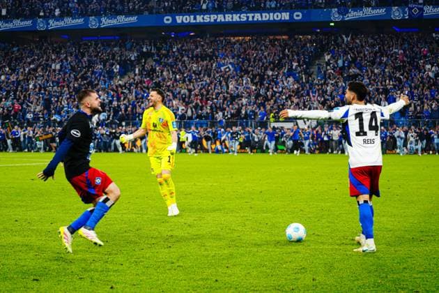 Hamburger SV feiert Aufstieg in die 1. Bundesliga GER, Hamburger SV vs. SSV Ulm, Fussball, 2. Bundesliga, Spieltag 33, Saison 2024 2025, 10.05.2025 DFL REGULATIONS PROHIBIT ANY USE OF PHOTOGRAPHS AS IMAGE SEQUENCES AND OR QUASI-VIDEO GER, Hamburger SV vs. SSV Ulm, Fussball, 2. Bundesliga, Spieltag 33, Saison 2024 2025, 10.05.2025 Hamburg