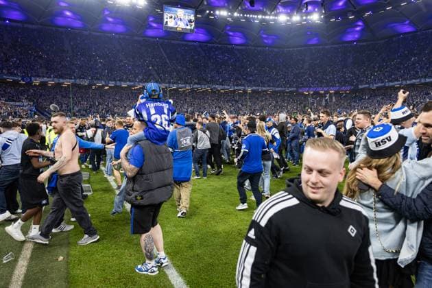 2. Fußball-Bundesliga: Hamburger SV vs. SSV Ulm 1846; 10.05.25 Jubel nach Sieg und Aufstieg Hamburger SV 2. Fußball-Bundesliga: Hamburger SV vs. SSV Ulm 1846, Volksparkstadion am 10.05.25