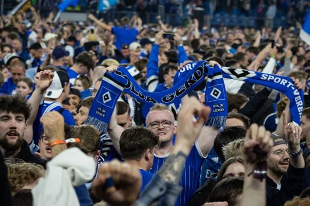 2. Fußball-Bundesliga: Hamburger SV vs. SSV Ulm 1846; 10.05.25 Jubel nach Sieg und Aufstieg Hamburger SV. 2. Fußball-Bundesliga: Hamburger SV vs. SSV Ulm 1846, Volksparkstadion am 10.05.25