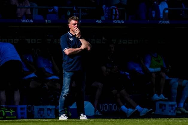 BOCHUM, GERMANY - MAY 10: VfL Bochum head coach Dieter Hecking looks on during the Bundesliga match between VfL Bochum 1848 and 1. FSV Mainz 05 at Vonovia Ruhrstadion on May 10, 2025 in Bochum, Germany. (Photo by Rene Nijhuis) SPO  Copyright: xRenexNijhuis
