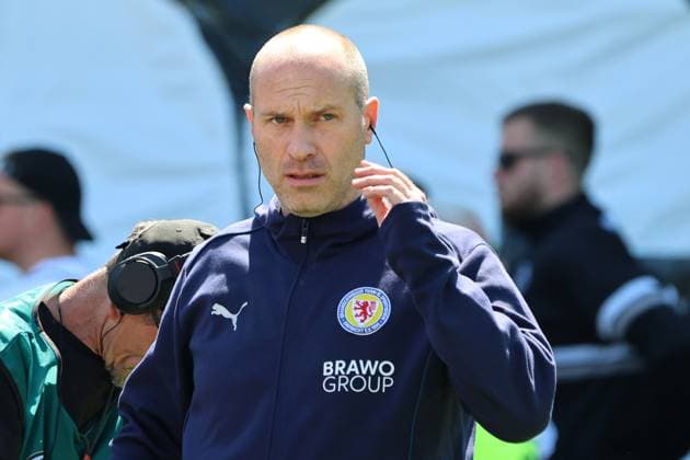 10.05.2025, Fussball, Herren, 2. Bundesliga, Saison 2024 2025, SV 07 Elversberg - Eintracht Braunschweig, Trainer Daniel Scherning (Eintracht Braunschweig) Elversberg Ursapharm-Arena an der Kaiserlinde Saarland Deutschland (DE) *** 10 05 2025, Football, Men, 2 Bundesliga, Season 2024 2025, SV 07 Elversberg Eintracht Braunschweig, Coach Daniel Scherning Eintracht Braunschweig Elversberg Ursapharm Arena an der Kaiserlinde Saarland Germany EN Copyright: xSebastianxBachx