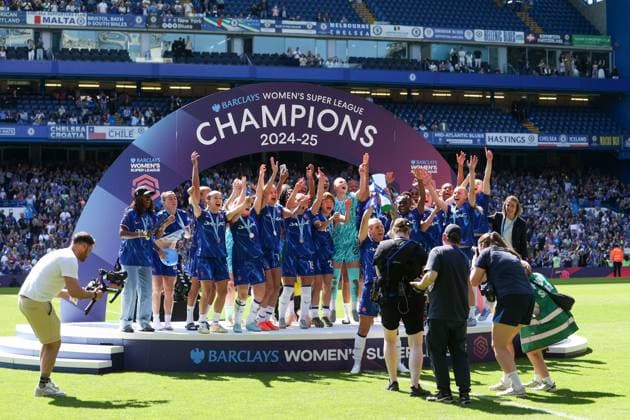 Chelsea lift the Barclays Women s Super League trophy Chelsea v Liverpool, Football, Barclays Women s Super League, Stamford Bridge, London, UK - 10 05 25 EDITORIAL USE ONLY No use with unauthorised audio, video, data, fixture lists (outside the EU), club league logos or live services. Online in-match use limited to 45 images (+15 in extra time). No use to emulate moving images. No use in betting, games or Copyright: xAnthonyxHanc Shutterstockx 15292910db