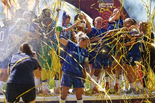Millie Bright of Chelsea lifts the Barclays Women s Super League trophy Chelsea v Liverpool, Football, Barclays Women s Super League, Stamford Bridge, London, UK - 10 05 25 EDITORIAL USE ONLY No use with unauthorised audio, video, data, fixture lists (outside the EU), club league logos or live services. Online in-match use limited to 45 images (+15 in extra time). No use to emulate moving images. No use in betting, games or Copyright: xAnthonyxHanc Shutterstockx 15292910dj