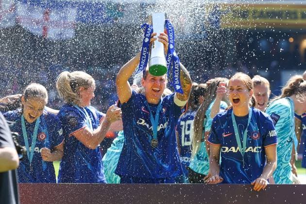 Millie Bright of Chelsea lifts the Barclays Women s Super League trophy Chelsea v Liverpool, Football, Barclays Women s Super League, Stamford Bridge, London, UK - 10 05 25 EDITORIAL USE ONLY No use with unauthorised audio, video, data, fixture lists (outside the EU), club league logos or live services. Online in-match use limited to 45 images (+15 in extra time). No use to emulate moving images. No use in betting, games or Copyright: xAnthonyxHanc Shutterstockx 15292910dx