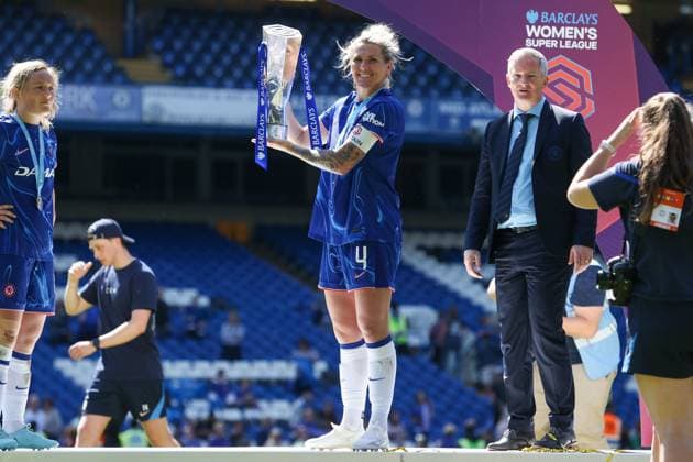 Millie Bright of Chelsea holds the Barclays Women s Super League trophy Chelsea v Liverpool, Football, Barclays Women s Super League, Stamford Bridge, London, UK - 10 05 25 EDITORIAL USE ONLY No use with unauthorised audio, video, data, fixture lists (outside the EU), club league logos or live services. Online in-match use limited to 45 images (+15 in extra time). No use to emulate moving images. No use in betting, games or Copyright: xAnthonyxHanc Shutterstockx 15292910fc