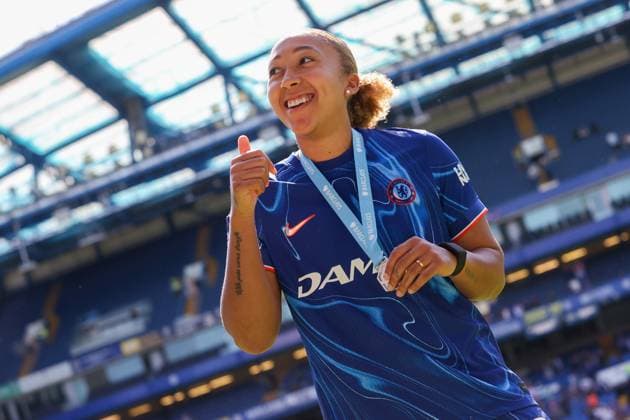 Lauren James of Chelsea pictured after the trophy lift celebrations showing a thumbs up Chelsea v Liverpool, Football, Barclays Women s Super League, Stamford Bridge, London, UK - 10 05 25 EDITORIAL USE ONLY No use with unauthorised audio, video, data, fixture lists (outside the EU), club league logos or live services. Online in-match use limited to 45 images (+15 in extra time). No use to emulate moving images. No use in betting, games or Copyright: xAnthonyxHanc Shutterstockx 15292910ew