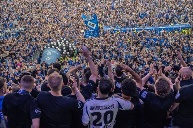 Hamburger SV vs SSV ULM 6:1 10.05.2025, Volksparkstadion, BundesLigaspiel, 2. Bundesliga, Hamburger SV vs SSV ULM 6:1 im Bild: Es ist geschachfft! HSV hat den Aufstieg geschafft! Freude über all! Â