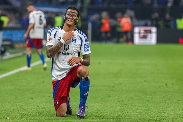 2. Bundesliga - Hamburger SV - SSV Ulm am 10.05.2025 im Volksparkstadion in Hamburg Jubel, Torjubel, Torschuetze, Torschütze Davie Selke (Hamburg 27) jubelt nach seinem Tor zum 3 zu 1