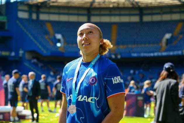 10th May 2025; Stamford Bridge, London, England; Womens Super League Football, Chelsea versus Liverpool; Lauren James of Chelsea with her Womens Super League winner medal  ActionPlus12786206 KatiexChan