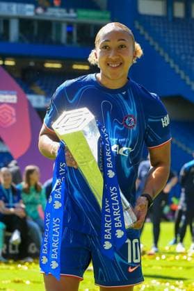 10th May 2025; Stamford Bridge, London, England; Womens Super League Football, Chelsea versus Liverpool; Lauren James of Chelsea posing with the Womens Super League winners trophy  ActionPlus12786227 KatiexChan