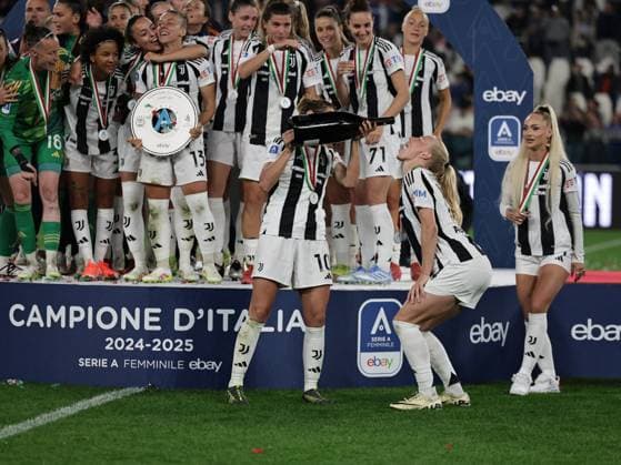 Fußball, Frauen, Juventus Turin - Inter Mailand Juventus v FC Internazionale - Women Serie A Play-off Group A Juventus Women s Team participates in the Serie A 2024-2025 match between Juventus Women and FC Internazionale Milano Femminile in Turin, Italy, on May 10, 2025 Turin ITA Italy  Copyright: xLorisxRosellix originalFilename:roselli-juventus250510_np7UP.jpg