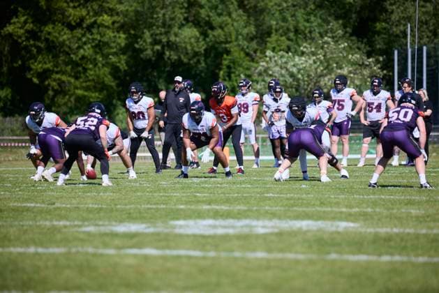 American Football, Saison 2025, Frankfurt Galaxy, Training, Sportplatz Nieder-Eschbach, European League of Football (ELF), Fanday, 10.05.2025 Trainingsspiel der Frankfurt Galaxy beim Fanday 10.05.25 in Nieder-Eschbach Hessen Germany