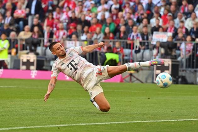 Raphael GUERREIRO (Bayern Muenchen), Aktion,Einzelaktion,Einzelbild, Freisteller,Ganzkoerperaufnahme,ganze Figur. Fussball 1. Bundesliga Saison 2024 2025, 33.Spieltag, Spieltag33 FC Bayern Muenchen - Borussia Moenchengladbach 2-0 am 10.05.2025 , A L L I A N Z A R E N A. *** Raphael GUERREIRO Bayern Muenchen , action,single action,single image,cropped image,full body shot,whole figure Football 1 Bundesliga Season 2024 2025, 33 Matchday, Matchday33 FC Bayern Muenchen Borussia Moenchengladbach 2 0 on 10 05 2025 , A L L I A N Z A R E N A