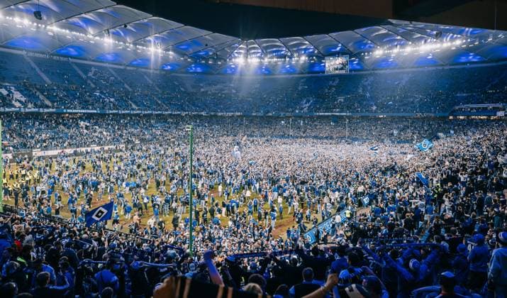Hamburg, 10. Mai 2025 - Fußball, 2. Bundesliga 2024 25, Hamburger SV - SSV Ulm 1846 Fußball: Fans des Hamburger SV feiern den Aufstieg in die 1. Bundesliga DFL REGULATIONS PROHIBIT ANY USE OF PHOTOGRAPHS AS IMAGE SEQUENCES AND OR QUASI-VIDEO.