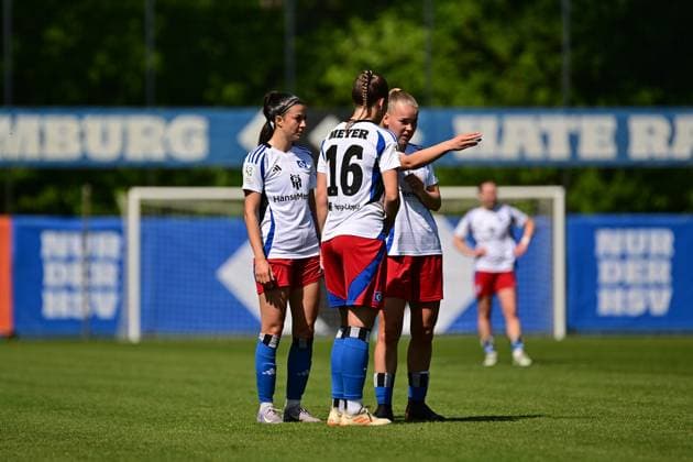 Fußball I Frauen I Saison 2024-2025 I 2. Bundesliga I 25. Spieltag I Hamburger SV - SC Freiburg II I 11.05.2025 Vildan Kardesler (7, Hamburger SV) Christin Meyer (16, Hamburger SV) Svea Stoldt (8, Hamburger SV) Hamburg Am Volkspark Hamburg Deutschland Copyright: xLobeca FelixxSchlikisx