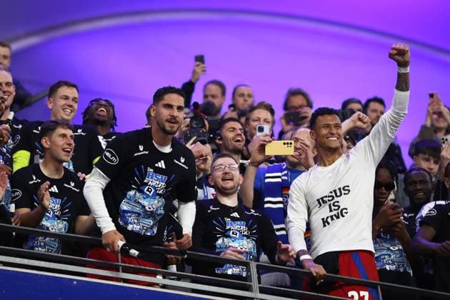 10.05.2025, xtgx, Fussball 2.Bundesliga, Hamburger SV - SSV Ulm 1846 Fußball v.l. Jubel, Freude über den Aufstieg Ludovit Reis (Hamburger SV) Davie Selke (Hamburger SV) (DFL DFB REGULATIONS PROHIBIT ANY USE OF PHOTOGRAPHS as IMAGE SEQUENCES and or QUASI-VIDEO) Hamburg