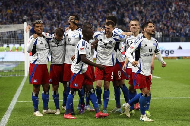 10.05.2025, xtgx, Fussball 2.Bundesliga, Hamburger SV - SSV Ulm 1846 Fußball v.l. Torjubel nach dem Tor zum celebrating the goal celebrate zum 4:1 (Eigentor) (KORREKTUR) (DFL DFB REGULATIONS PROHIBIT ANY USE OF PHOTOGRAPHS as IMAGE SEQUENCES and or QUASI-VIDEO) Hamburg