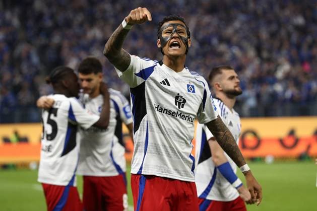 10.05.2025, xtgx, Fussball 2.Bundesliga, Hamburger SV - SSV Ulm 1846 Fußball v.l. Torjubel nach dem Tor zum celebrating the goal celebrate zum 4:1 (Eigentor) Davie Selke (Hamburger SV) (DFL DFB REGULATIONS PROHIBIT ANY USE OF PHOTOGRAPHS as IMAGE SEQUENCES and or QUASI-VIDEO) Hamburg