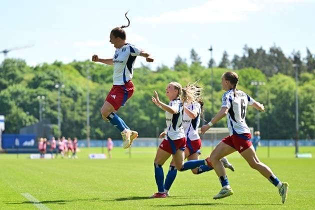 Fußball I Frauen I Saison 2024-2025 I 2. Bundesliga I 25. Spieltag I Hamburger SV - SC Freiburg II I 11.05.2025 Jubel, Begeisterung, Enthusiasmus, Euphorie, Freude, Glücksgefühl, Heiterkeit bei: Christin Meyer (16, Hamburger SV) Hamburg Am Volkspark Hamburg Deutschland