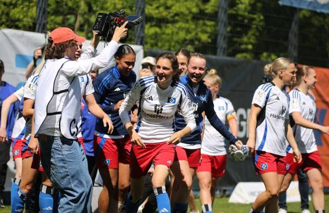 11.05.2025, xcex, GER, Hamburg, Volksparkstadion Platz 6, Frauenfussball, 2. Frauen-Bundesliga, Saison 2024 2025, Spieltag 25, HSV Frauen, Hamburger SV Frauen - SC Freiburg II, Torjubel, Hamburger SV, Lotta Wrede (HSV), Jubel, Freude, Emotionen DFL regulations prohibit any use of photographs as image sequences and or quasi-video