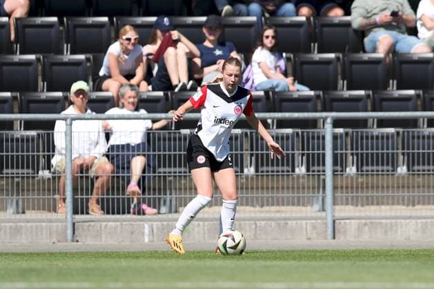 27.04.2025, Frauen, Fussball, Saison 2024 2025, 2. Frauen-Bundesliga, 25. Spieltag: Eintracht Frankfurt II - SV Meppen 1912 e. V. Marlene Wild ( 8, Eintracht Frankfurt II) Frankfurt am Main Stadion am Brentanobad Hessen Deutschland