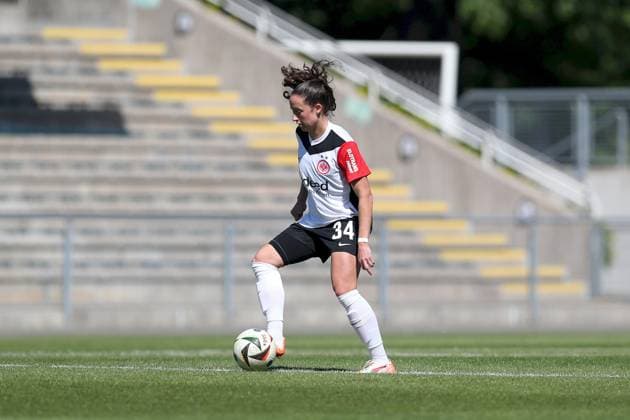 27.04.2025, Frauen, Fussball, Saison 2024 2025, 2. Frauen-Bundesliga, 25. Spieltag: Eintracht Frankfurt II - SV Meppen 1912 e. V. Elena Muehlemann ( 34, Eintracht Frankfurt II) Frankfurt am Main Stadion am Brentanobad Hessen Deutschland