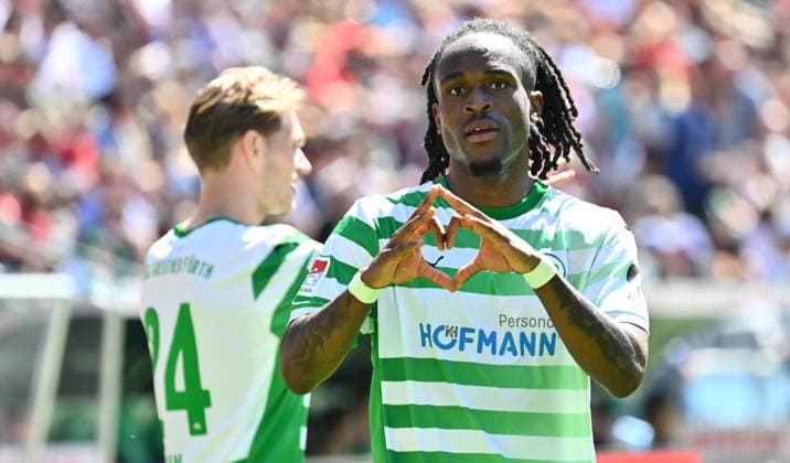 Sport Bilder des Tages 11.05.2025 - Fussball - Saison 2024 2025 - 2. Fussball - Bundesliga - 33. Spieltag: Hannover 96 - SpVgg Greuther Fürth ( Kleeblatt ) - Sportfoto Zink - xwoxzix - DFL regulations prohibit any use of photographs as image sequences and or quasi-video - only for editorial use - Torjubel Jubel Freude nach Treffer Tor Torschuß zum 0:1 durch Noel Futkeu (9, SpVgg Greuther Fürth ) -