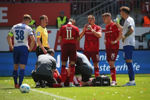 11.05.2025, xmohx, Fussball 2.Bundesliga, 1.FC Kaiserslautern - SV Darmstadt 98 v.l. Marlon Ritter (1. FC Kaiserslautern) verletzt, Verletzung, Schmerz, Schmerzen Schiedsrichter Referee Dr. Robin Braun Clemens Riedel (SV Darmstadt 98) Kevin Prince Redondo (1. FC Kaiserslautern) Daniel Hanslik (1. FC Kaiserslautern) Filip Kaloc (1. FC Kaiserslautern) Matej Maglica (SV Darmstadt 98) (DFL DFB REGULATIONS PROHIBIT ANY USE OF PHOTOGRAPHS as IMAGE SEQUENCES and or QUASI-VIDEO) Kaiserslautern