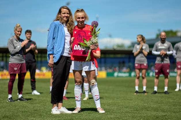 11.05.2025, GER, Frauenfußball, BL, 2024 2025, RB Leipzig - Eintracht Frankfurt Verabschiedung von Frederike Kempe (2, RB Leipzig) Leipzig Trainingszentrum der Roten Bulle Sachsen Deutschland