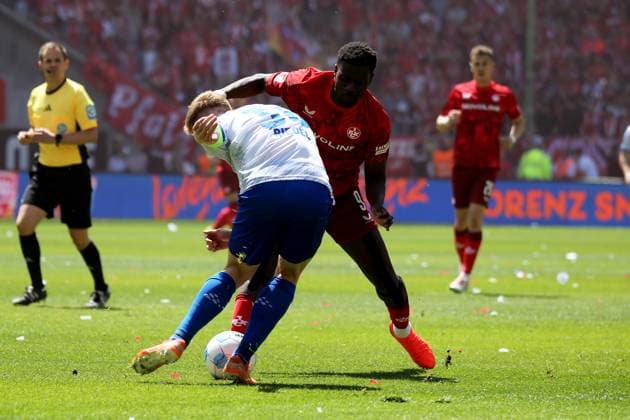 11.05.2025, xmohx, Fussball 2.Bundesliga, 1.FC Kaiserslautern - SV Darmstadt 98 v.l. Clemens Riedel (SV Darmstadt 98) Ragnar Ache (1. FC Kaiserslautern) Zweikampf, Aktion, action, battle for the ball (DFL DFB REGULATIONS PROHIBIT ANY USE OF PHOTOGRAPHS as IMAGE SEQUENCES and or QUASI-VIDEO) Kaiserslautern