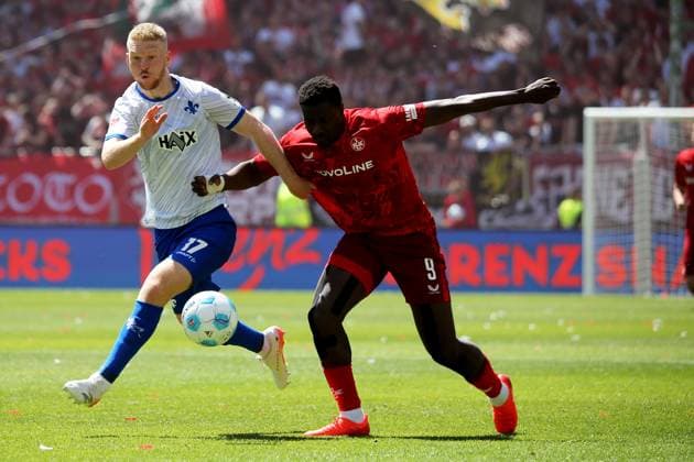 11.05.2025, xmohx, Fussball 2.Bundesliga, 1.FC Kaiserslautern - SV Darmstadt 98 v.l. Kai Klefisch (SV Darmstadt 98) Ragnar Ache (1. FC Kaiserslautern) Zweikampf, Aktion, action, battle for the ball (DFL DFB REGULATIONS PROHIBIT ANY USE OF PHOTOGRAPHS as IMAGE SEQUENCES and or QUASI-VIDEO) Kaiserslautern