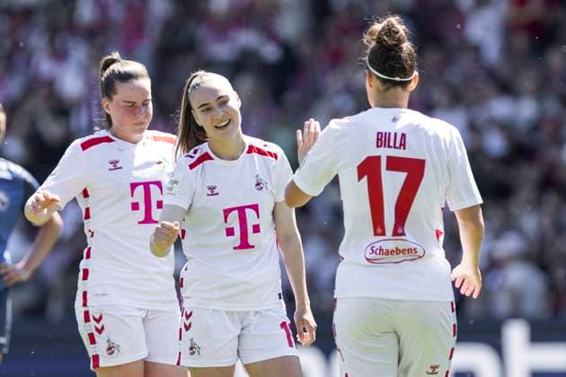 Google Pixel Frauen-Bundesliga: 1. FC Köln - 1. FFC Turbine Potsdam, 11.05.2025 Alena Bienz (1. FC Köln, 11) jubelt mit Nicole Billa (1. FC Köln, 17) nach ihrem Tor zur 1:0 Führung. Google Pixel Frauen-Bundesliga, 1. FC Köln - 1. FFC Turbine Potsdam, 22. Spieltag, am 11.05.2025, Franz-Kremer-Stadion, Köln DFB regulations prohibit any use of photographs as image sequences and or quasi-video Copyright: xBEAUTIFULxSPORTS Meuselx