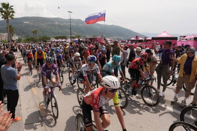The staqrt during the stage 3 of the Giro d™Italia from Valona (Vlore) to Valona (Vlore) Albania - Sunday, May 11, 2025. - cycling.  Copyright: xMassimoxPaolone LaPressex