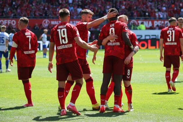 11.05.2025, xmohx, Fussball 2.Bundesliga, 1.FC Kaiserslautern - SV Darmstadt 98 v.l. Torjubel nach dem Tor zum celebrating the goal celebrate 2:1 durch Ragnar Ache (1. FC Kaiserslautern) (DFL DFB REGULATIONS PROHIBIT ANY USE OF PHOTOGRAPHS as IMAGE SEQUENCES and or QUASI-VIDEO) Kaiserslautern