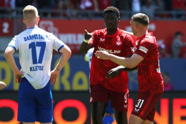 11.05.2025, xmohx, Fussball 2.Bundesliga, 1.FC Kaiserslautern - SV Darmstadt 98 v.l. Torjubel nach dem Tor zum celebrating the goal celebrate 2:1 durch Ragnar Ache (1. FC Kaiserslautern) (DFL DFB REGULATIONS PROHIBIT ANY USE OF PHOTOGRAPHS as IMAGE SEQUENCES and or QUASI-VIDEO) Kaiserslautern