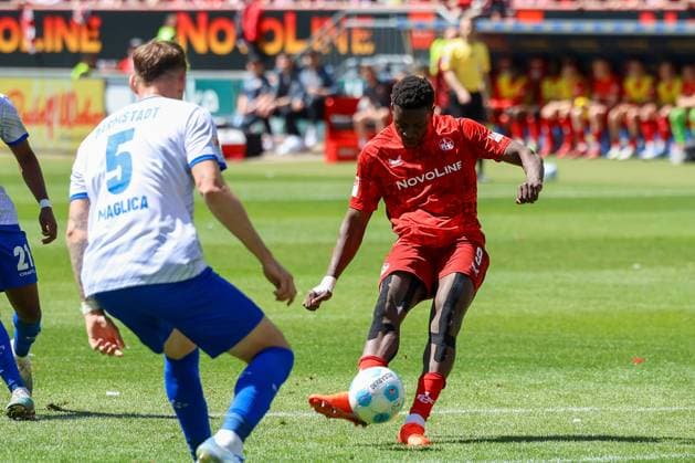 11.05.2025, xmohx, Fussball 2.Bundesliga, 1.FC Kaiserslautern - SV Darmstadt 98 v.l. Ragnar Ache (1. FC Kaiserslautern) Torschuetze, erzielt das Tor, Treffer, scores the goal 2:1 (DFL DFB REGULATIONS PROHIBIT ANY USE OF PHOTOGRAPHS as IMAGE SEQUENCES and or QUASI-VIDEO) Kaiserslautern